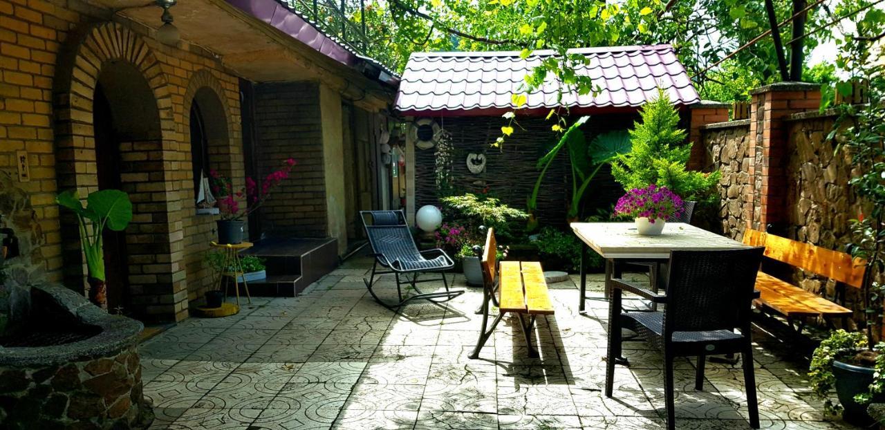 Green House In Batoumi Extérieur photo