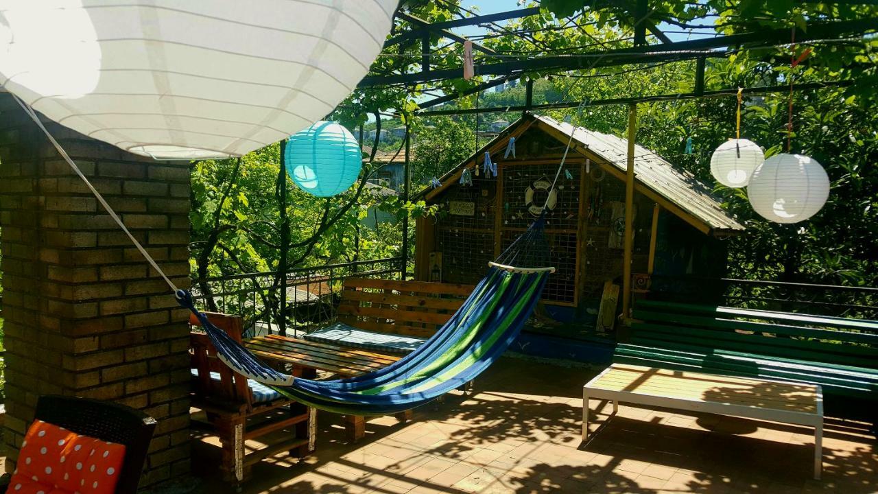 Green House In Batoumi Extérieur photo